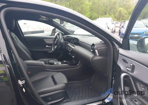 2020 Mercedes-Benz A 220 4Matic z USA, uszkodzony, nr VIN WDD3G4FB3LW040170